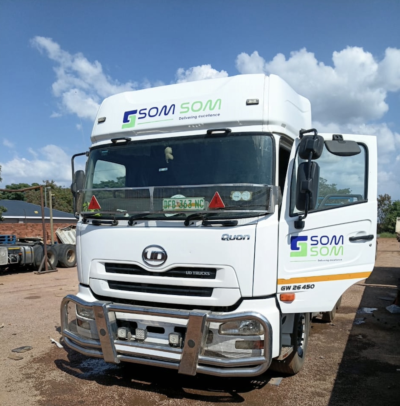 SOM SOM TRADING Logistics Operation